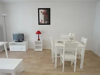 Le Ker Goh Lenn - Apartments Plescop 3*,  France